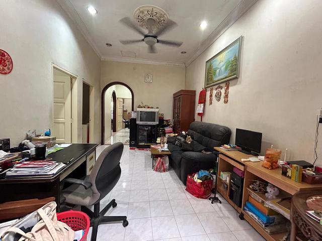 Terraced House for sale in Malaka