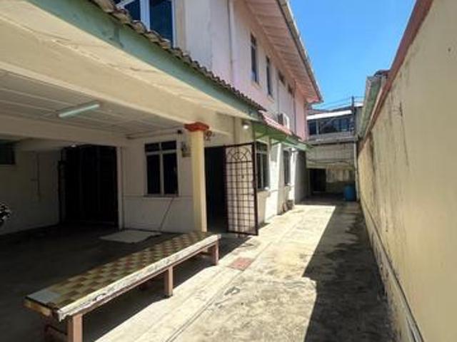 Terraced House for sale in Malaka