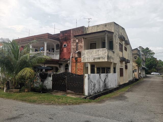 Terraced House for sale in Malaka