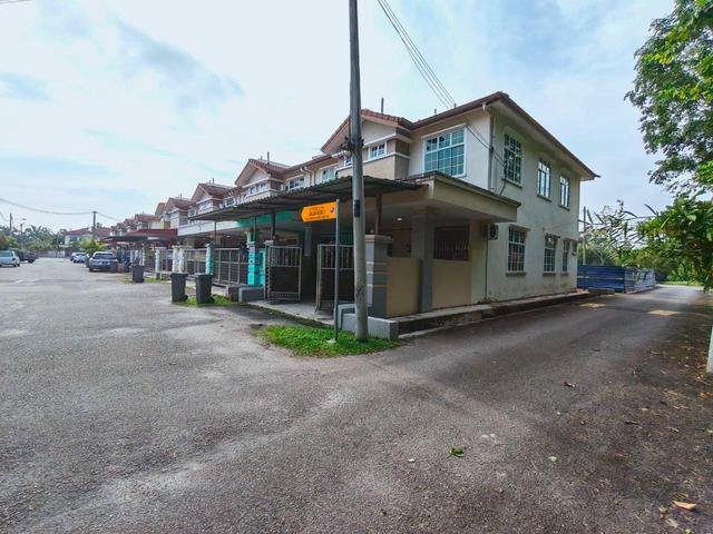 Terraced House for sale in Malaka