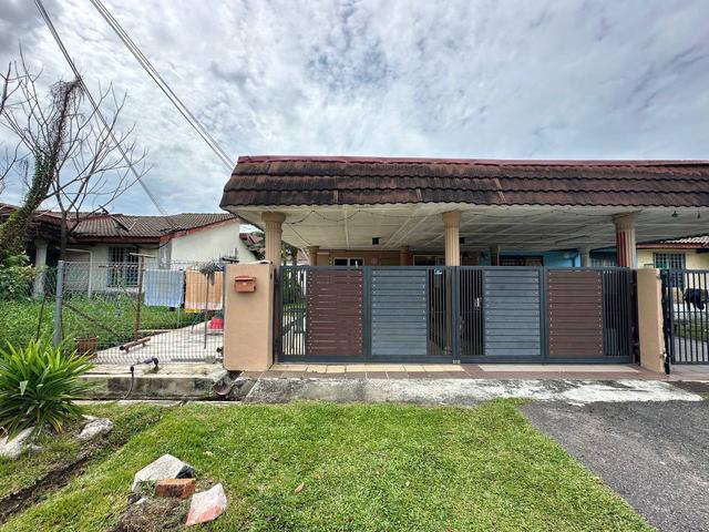 Terraced House for sale in Malaka