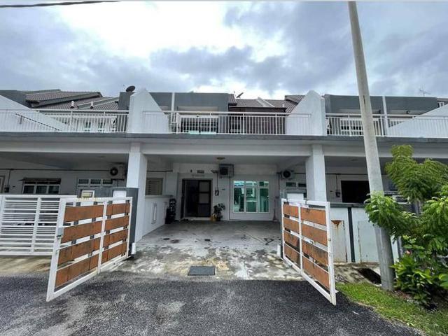 Terraced House for sale in Malaka