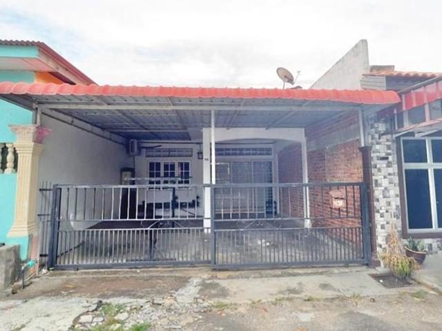 Terraced House for sale in Malaka