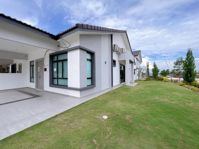 Terraced House for sale in Malaka