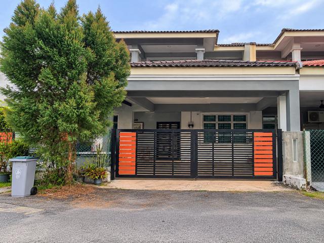 Terraced House for sale in Malaka