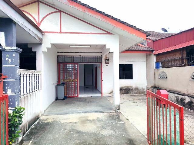 Terraced House for sale in Malaka