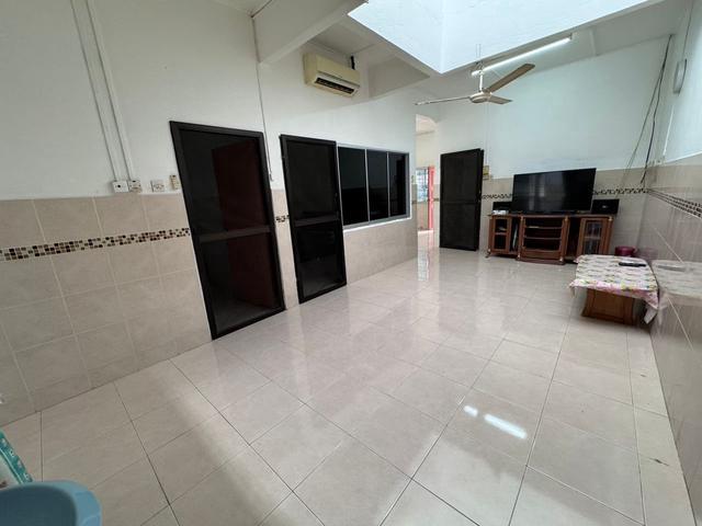 Terraced House for sale in Malaka