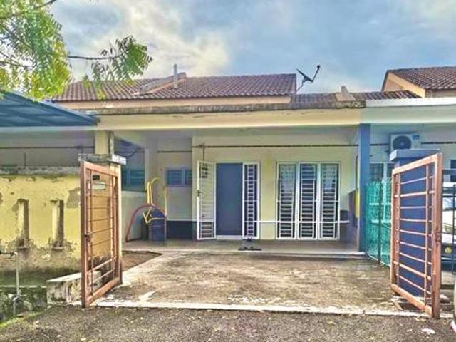 Terraced House for sale in Malaka