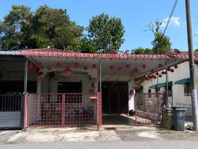 Terraced House for sale in Malaka