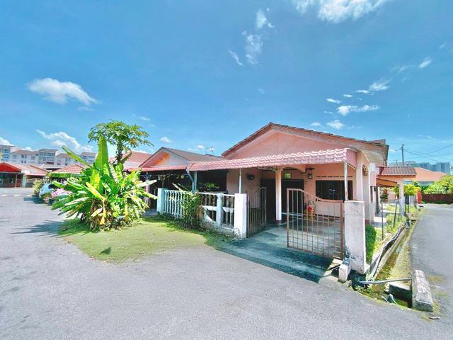 Terraced House for sale in Malaka