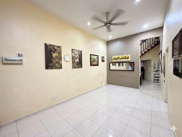 Terraced House for sale in Malaka