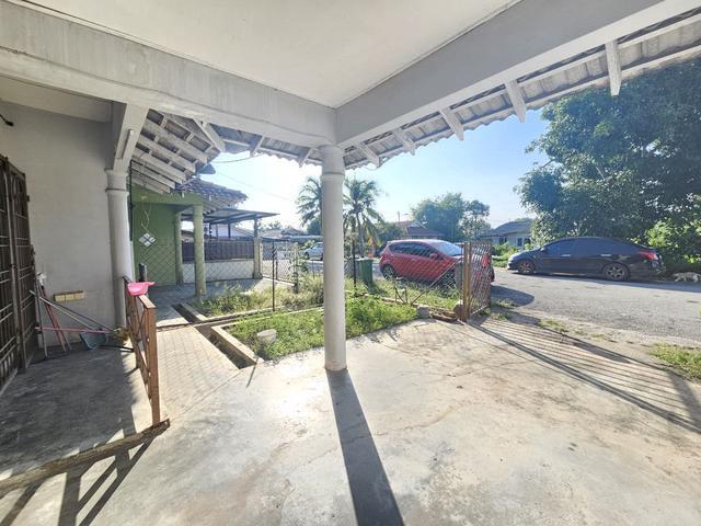 Terraced House for sale in Malaka