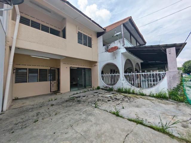 Terraced House for sale in Malaka