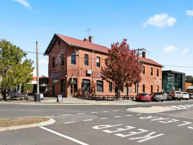Townhouse for sale in Woodend, Victoria