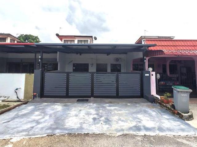 Terraced House for sale in Malaka