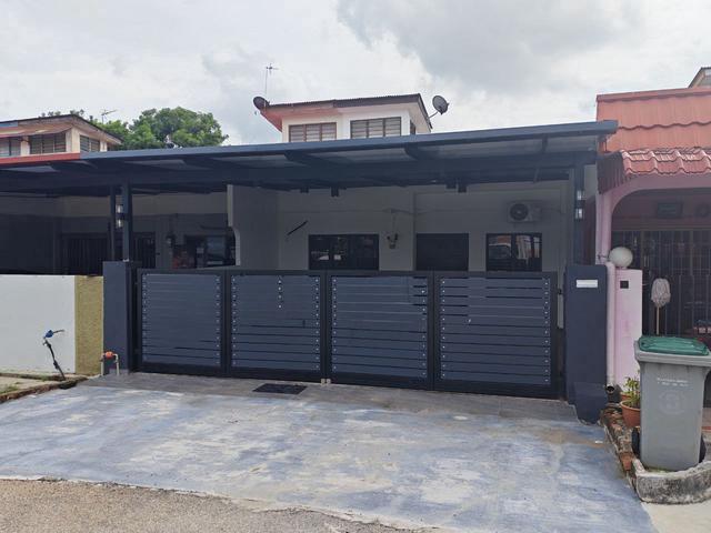 Terraced House for sale in Malaka