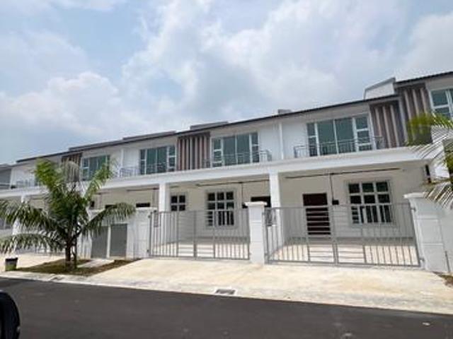 Terraced House for sale in Malaka
