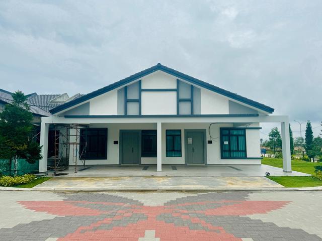 Terraced House for sale in Malaka