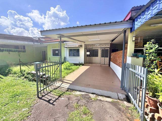 Terraced House for sale in Malaka
