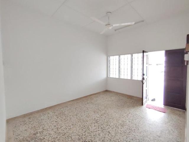 Terraced House for sale in Malaka