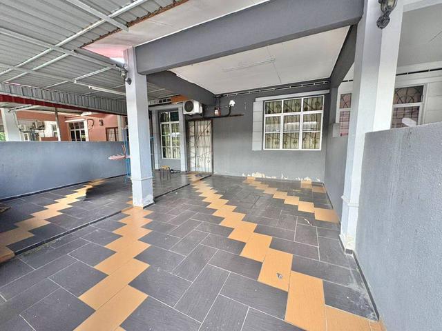 Terraced House for sale in Malaka