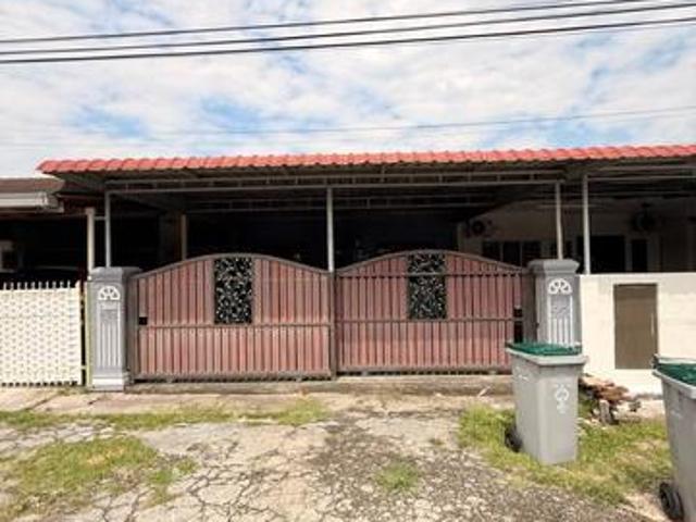 Terraced House for sale in Malaka