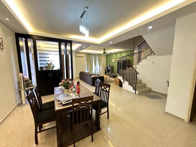 Terraced House for sale in Malaka
