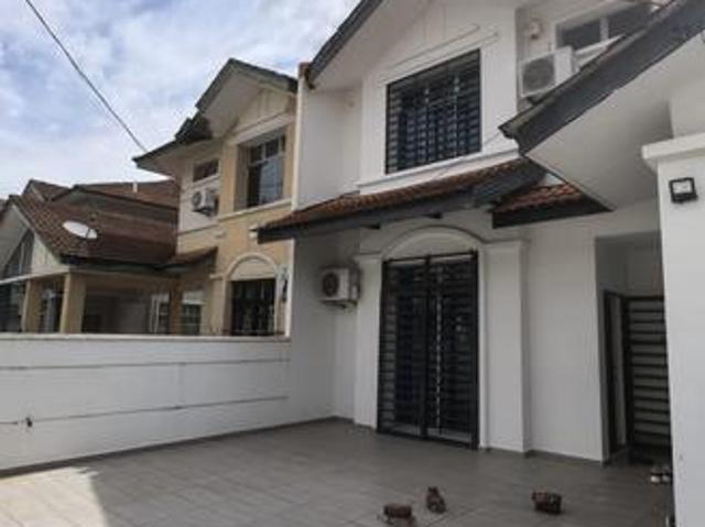 Terraced House for sale in Malaka