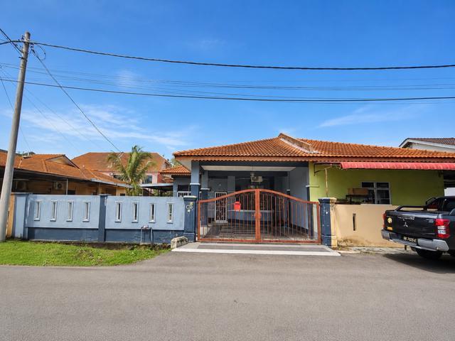 Terraced House for sale in Malaka