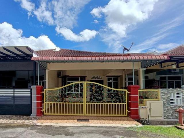 Terraced House for sale in Malaka