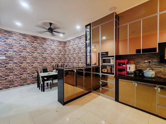 Terraced House for sale in Malaka