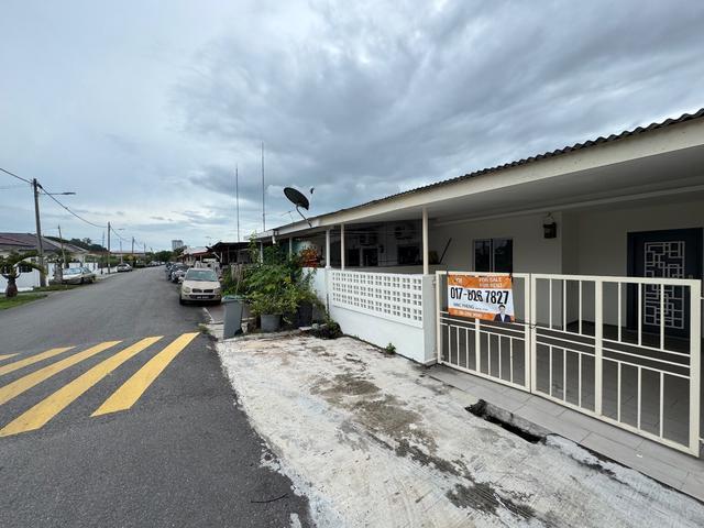 Terraced House for sale in Malaka