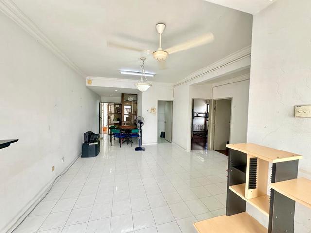 Apartment for sale in Malaka