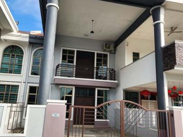 Terraced House for sale in Malaka