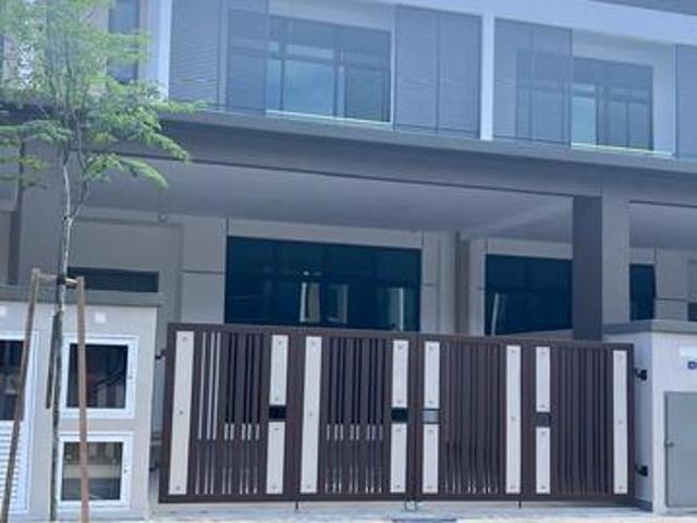 Terraced House for sale in Malaka