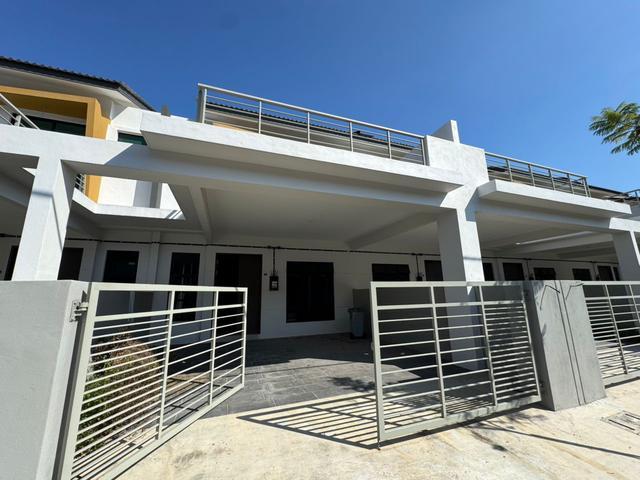 Terraced House for sale in Malaka