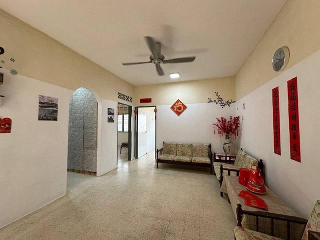 Flat for sale in Malaka
