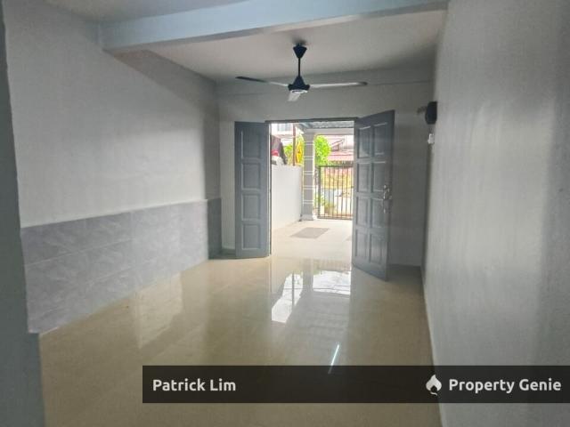 Townhouse for sale in Malaka