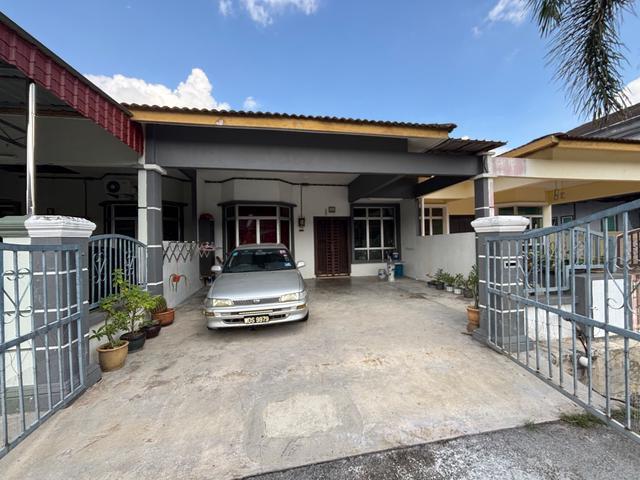 Terraced House for sale in Malaka