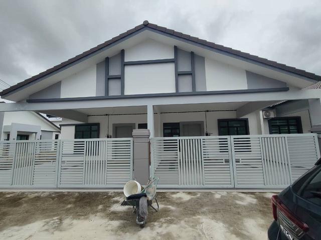 Terraced House for sale in Malaka