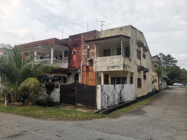 Terraced House for sale in Malaka