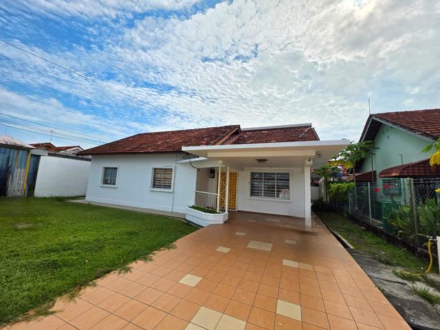 Bungalow for sale in Malaka