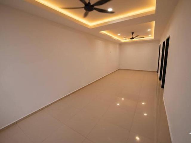 Terraced House for sale in Malaka