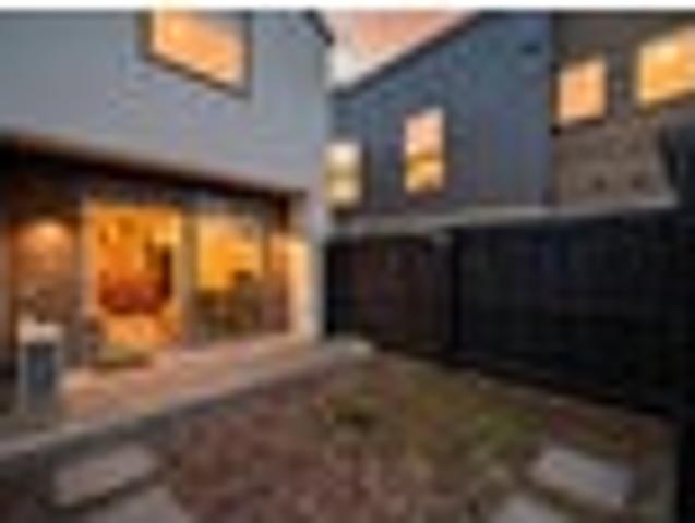 Townhouse for sale in Chaslands, Canterbury