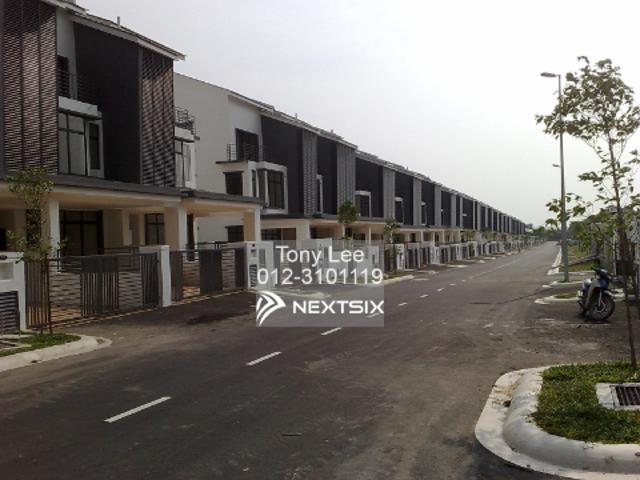Shop for sale in Petaling, Damansara Damai