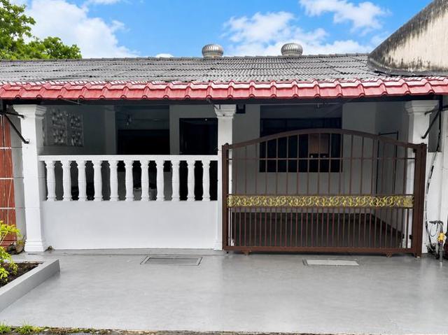 Terraced House for sale in Malaka