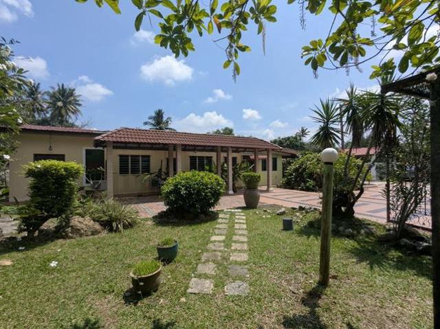 Bungalow for sale in Malaka