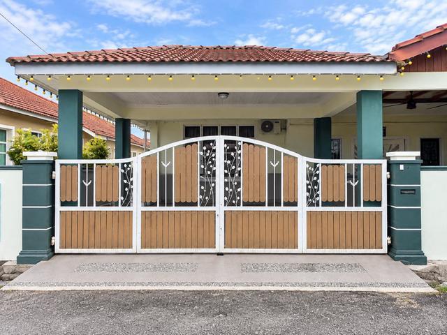 Residential House for sale in Malaka