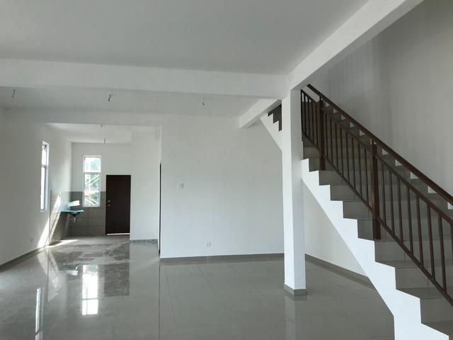 Terraced House for sale in Malaka