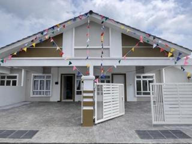 Terraced House for sale in Malaka